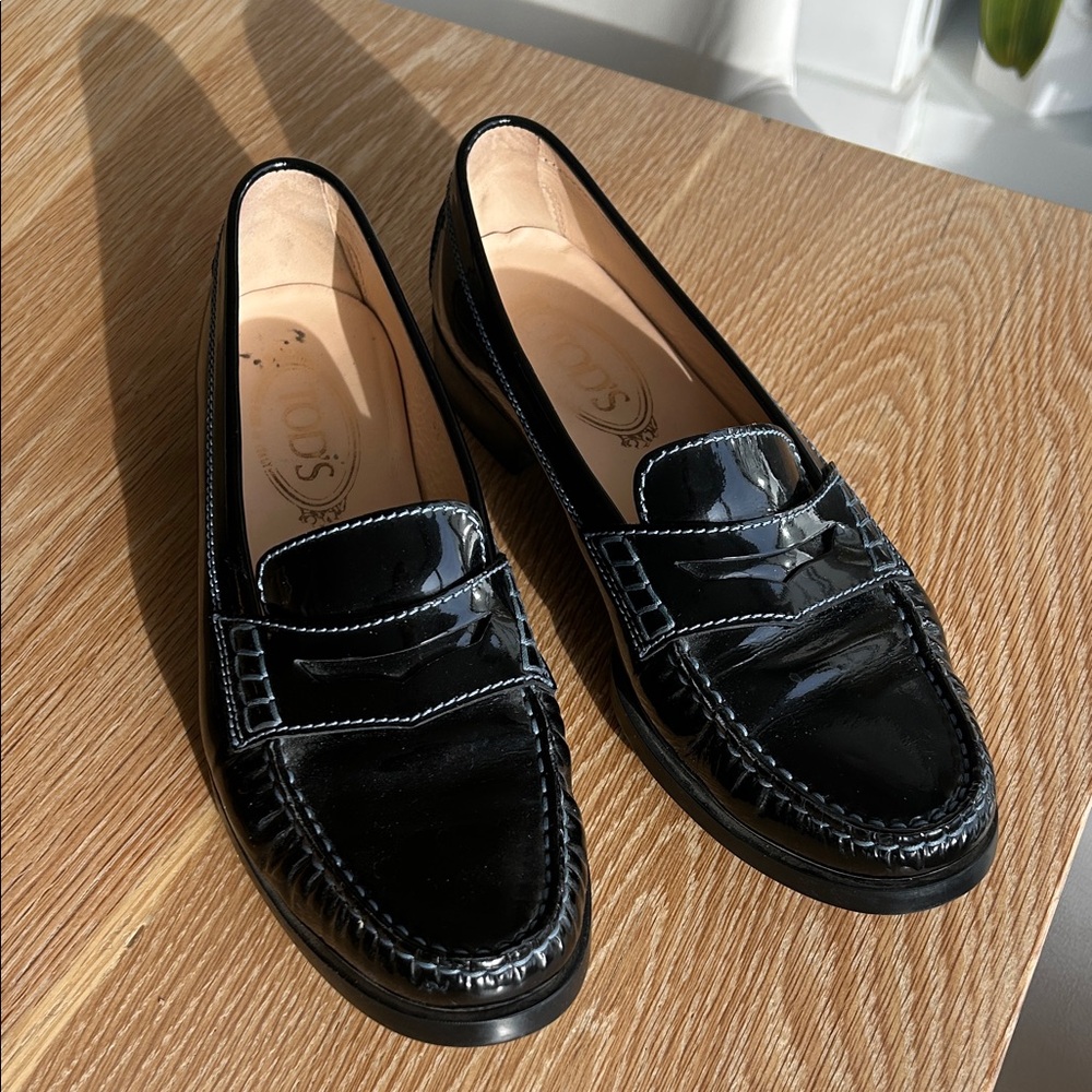 TOD’S Black Patent Leather Loafers size 39 (US size 9)